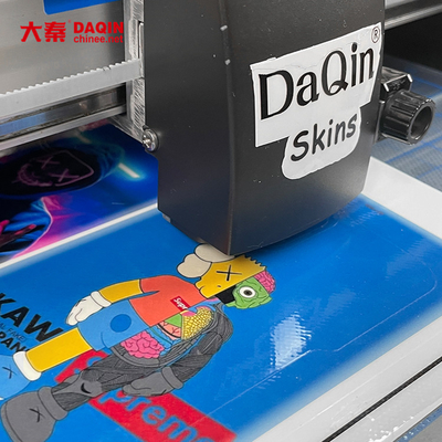 Cortador móvil personalizado fabricante cortado con tintas etiquetas engomadas 3M Skin Cutter de la piel de la película de pantalla de la etiqueta engomada de Daqin