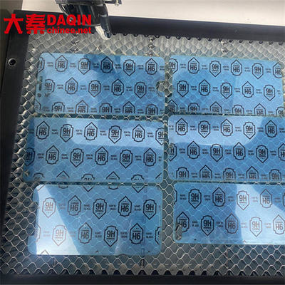 refrigeración por agua de cristal móvil de la cortadora del protector de la pantalla del laser Daqin del CO2 40W