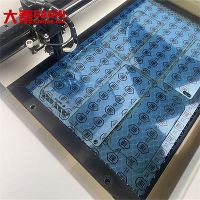 Máquina que corta con tintas moderada nana del protector de cristal de la pantalla del laser del CO2 para el móvil
