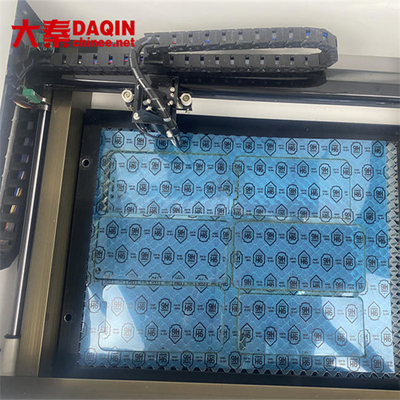 Máquina que corta con tintas moderada nana del protector de cristal de la pantalla del laser del CO2 para el móvil