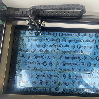 cortadora del laser de la refrigeración por agua del CO2 de 40w Daqin para el protector de pantalla móvil