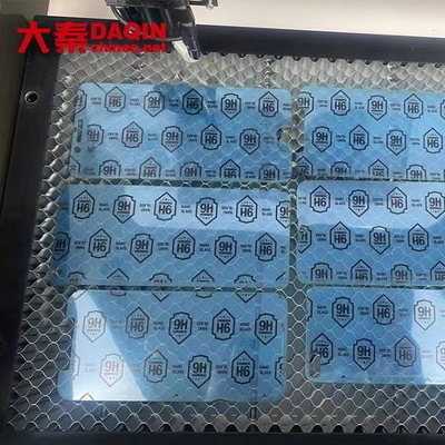 Cortadora moderada nana 50W del laser del protector de cristal de la pantalla de Daqin con el grabado
