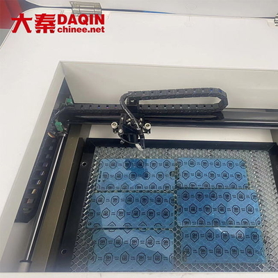 Cortadora del laser del protector de la pantalla de Daqin para el vidrio moderado 30W