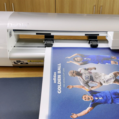 Pequeña piel texturizada del ordenador portátil del vinilo que hace la máquina para el corte de la etiqueta engomada de PlayStation