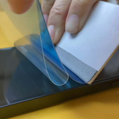 Cortadora láser Daqin inteligente para la fabricación de cajas de teléfono de hidrogel TPU
