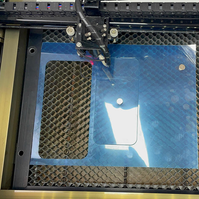 Cortador de la etiqueta engomada del laser de Samsung 30w para el protector de cristal moderado aislamiento de la pantalla