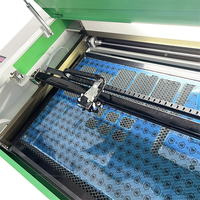 Máquina de corte por láser de protector de pantalla de vidrio templado de 60W con tecnología de CO2