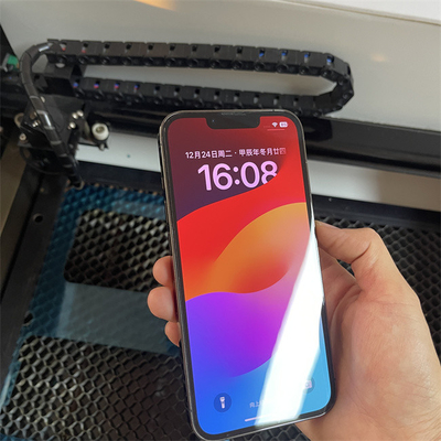 Máquina de grabado láser de protector de pantalla personalizable con refrigeración por agua circulante