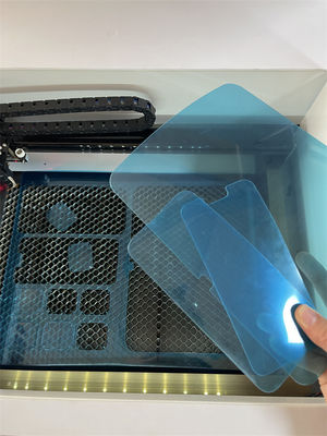 Máquina de corte láser para protectores de pantalla compatible con cualquier modelo y forma, con fácil modificación y adición de datos de plantilla