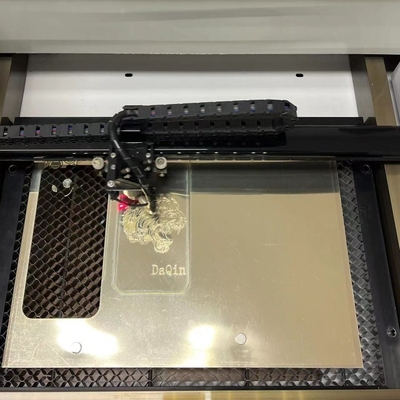 cortadora del laser del protector de la pantalla de 30w 50w para la tienda de los teléfonos y de los accesorios del teléfono
